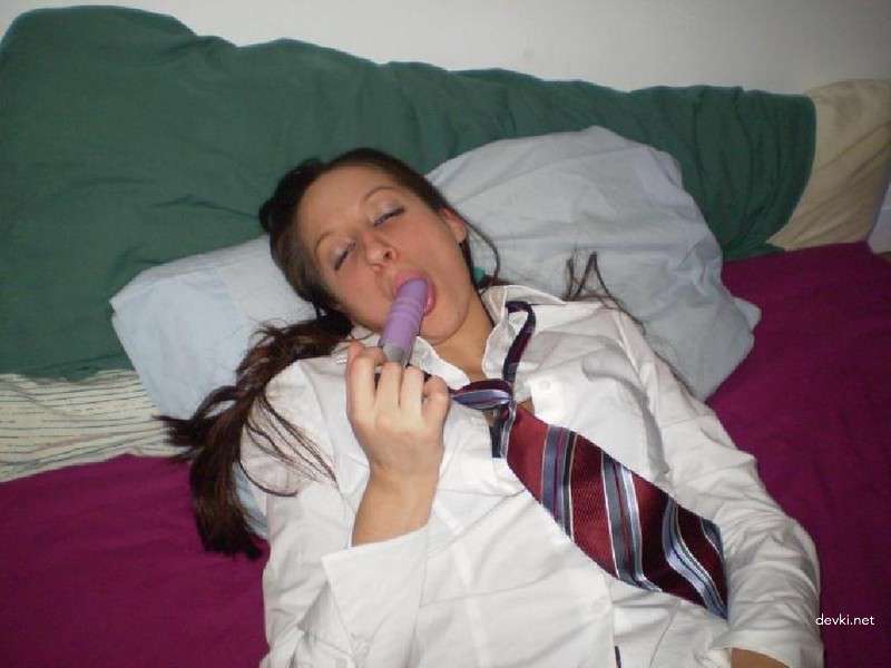 Hot Amateur Chick Fingering Her Wet Pussy - Uncensored Solo Porn Pic