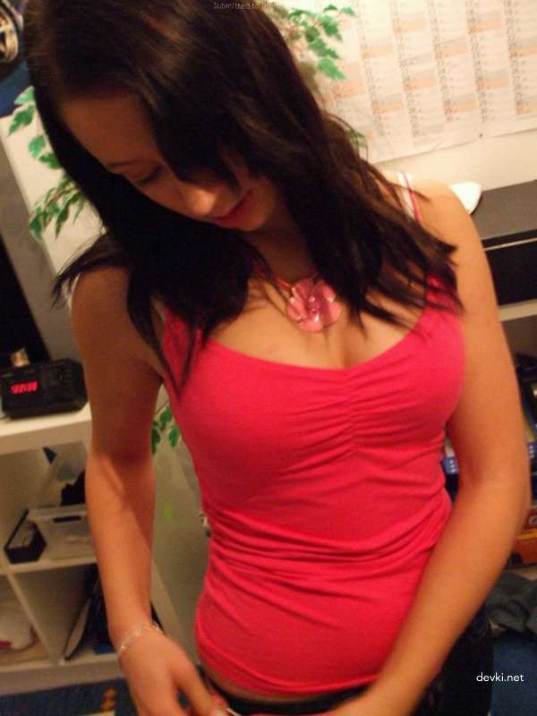 Steamy Homemade Blowjob: Hot Amateur Babe Sucks and Swallows Cum - Explicit XXX Photo