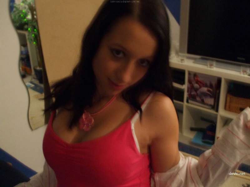 Steamy Homemade Blowjob: Hot Amateur Babe Sucks and Swallows Cum - Explicit XXX Photo