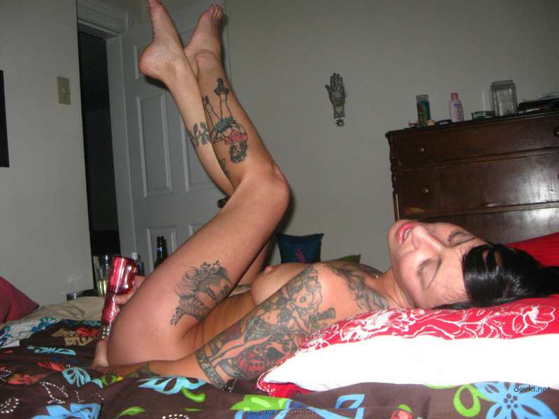 Sizzling MILF Gets Off with Vibrator - Amateur Porn Pic