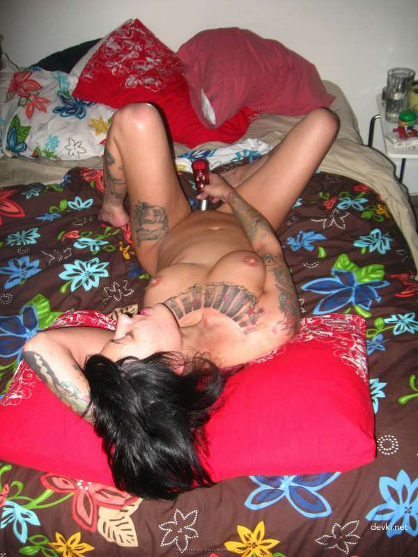 Sizzling MILF Gets Off with Vibrator - Amateur Porn Pic