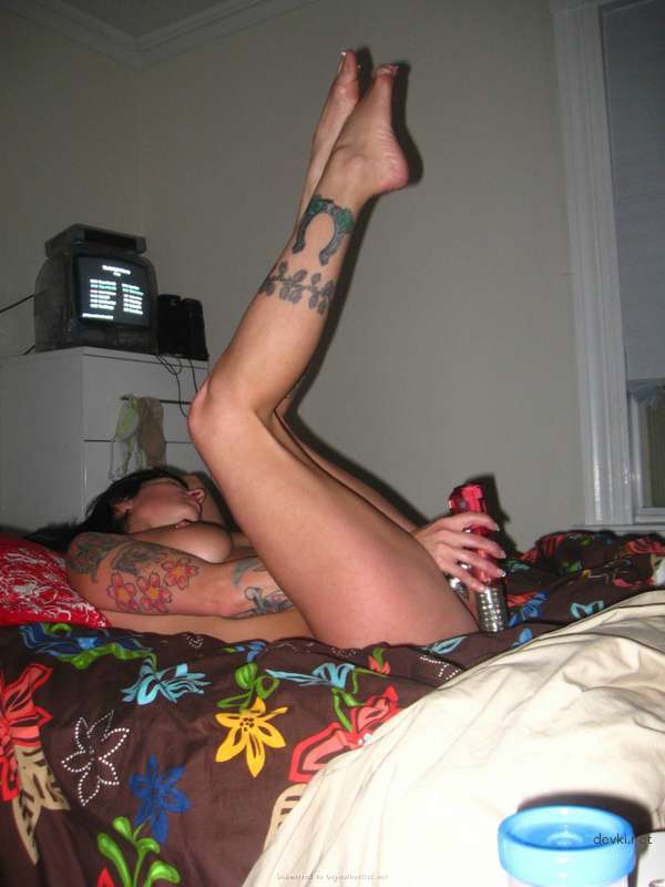 Sizzling MILF Gets Off with Vibrator - Amateur Porn Pic