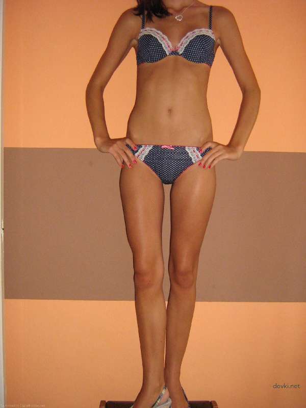 Explicit Skinny Girl Erotic Photo Shoot: Seductive Amateur Babe Poses