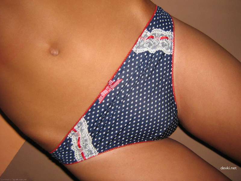 Explicit Skinny Girl Erotic Photo Shoot: Seductive Amateur Babe Poses
