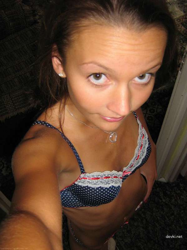 Explicit Skinny Girl Erotic Photo Shoot: Seductive Amateur Babe Poses
