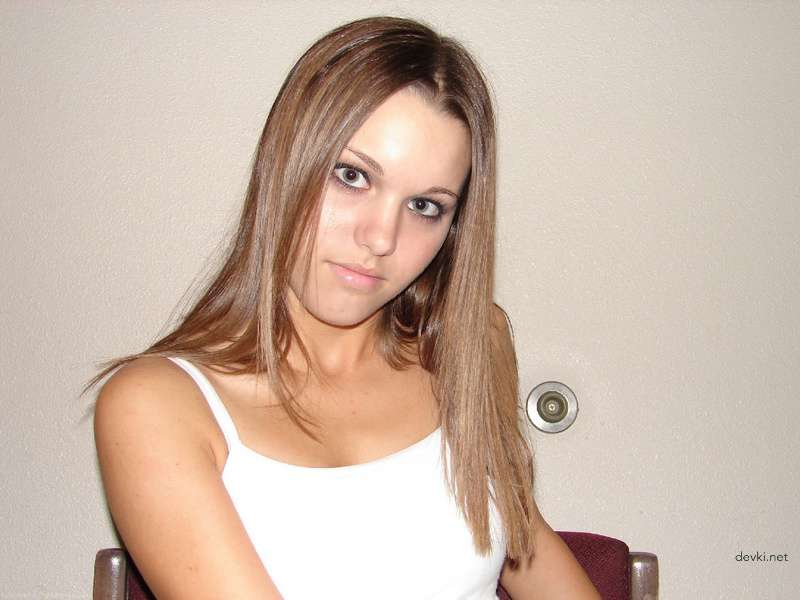Raw Amateur Prostitute Exposed: Explicit Nude Photos