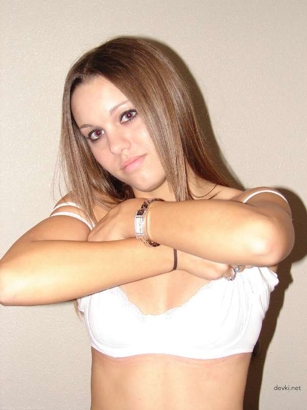 Raw Amateur Prostitute Exposed: Explicit Nude Photos