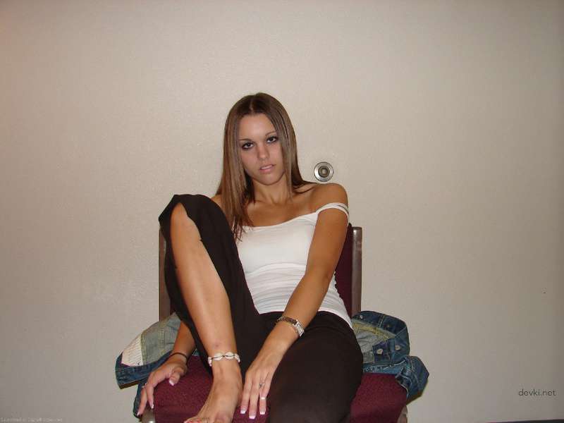 Raw Amateur Prostitute Exposed: Explicit Nude Photos