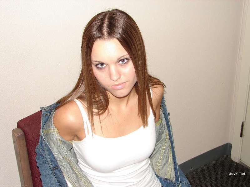 Raw Amateur Prostitute Exposed: Explicit Nude Photos