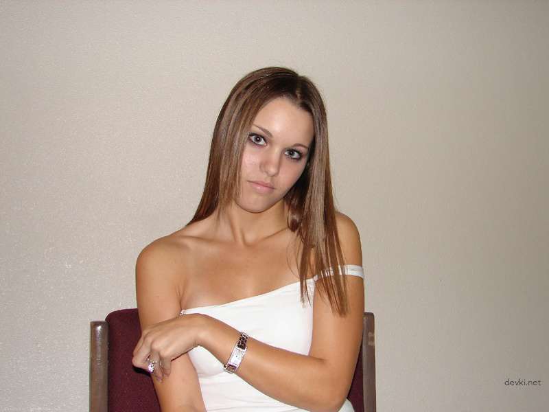 Raw Amateur Prostitute Exposed: Explicit Nude Photos