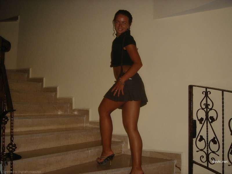 Explicit Amateur Girl Nudes: Sensual Erotic Photos for Adults