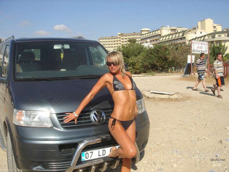 Explicit Amateur Girl Nudes: Sensual Erotic Photos for Adults
