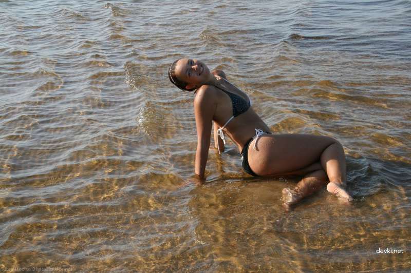 Explicit Amateur Girl Nudes: Sensual Erotic Photos for Adults