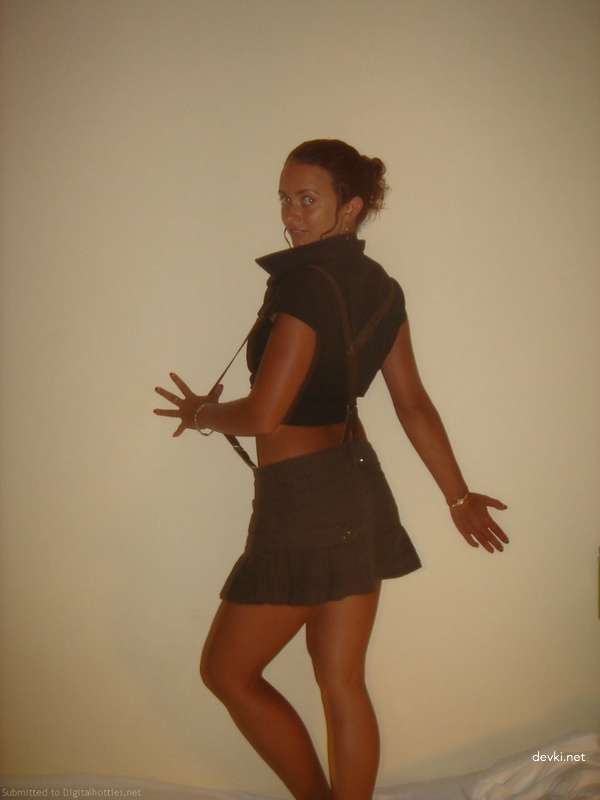 Explicit Amateur Girl Nudes: Sensual Erotic Photos for Adults