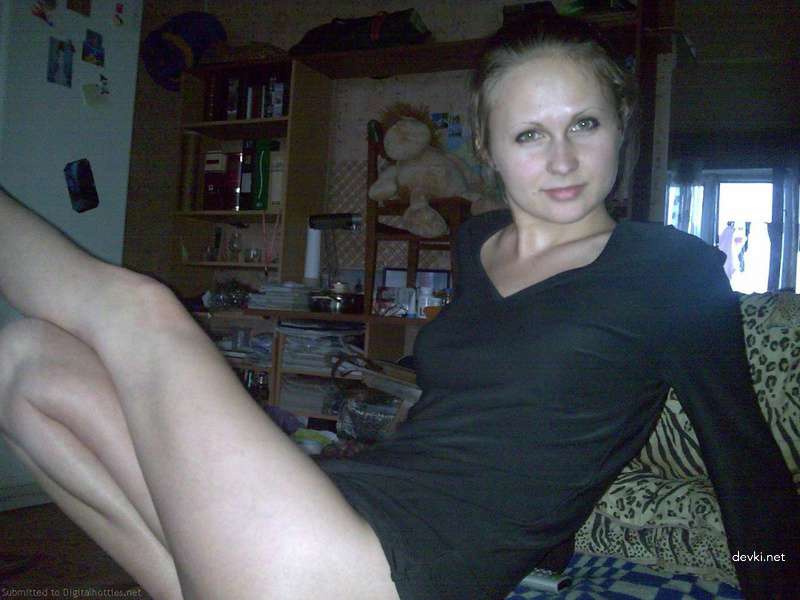 XXX Amateur Teen Bares All: Uncensored Pussy Pic