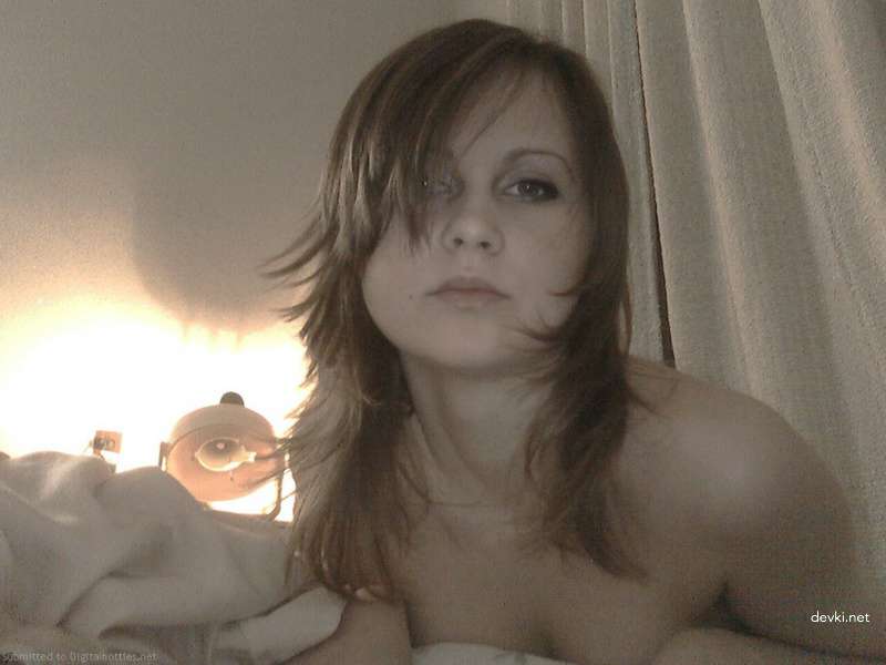 XXX Amateur Teen Bares All: Uncensored Pussy Pic