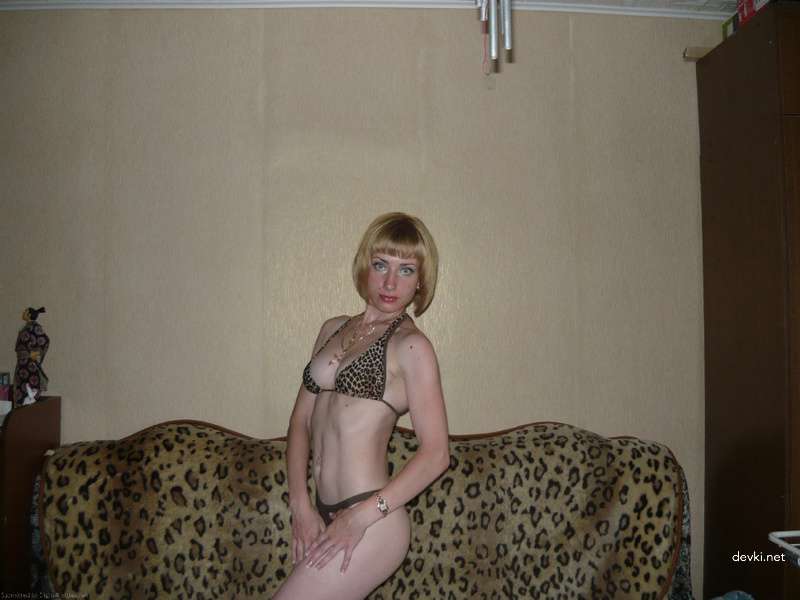 Explicit Amateur Naked Mirror Selfie: Raw Nude Photo