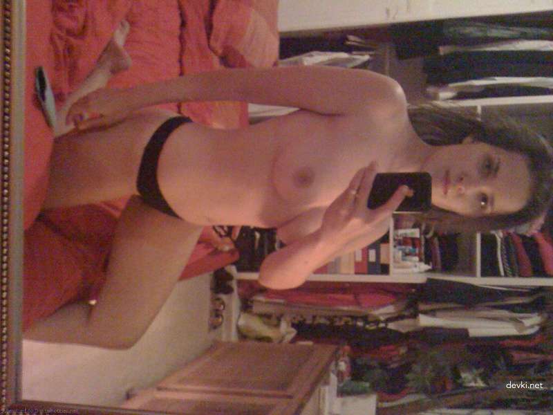 Explicit Amateur Photo: Hot Girl with Perfect Body - Uncensored