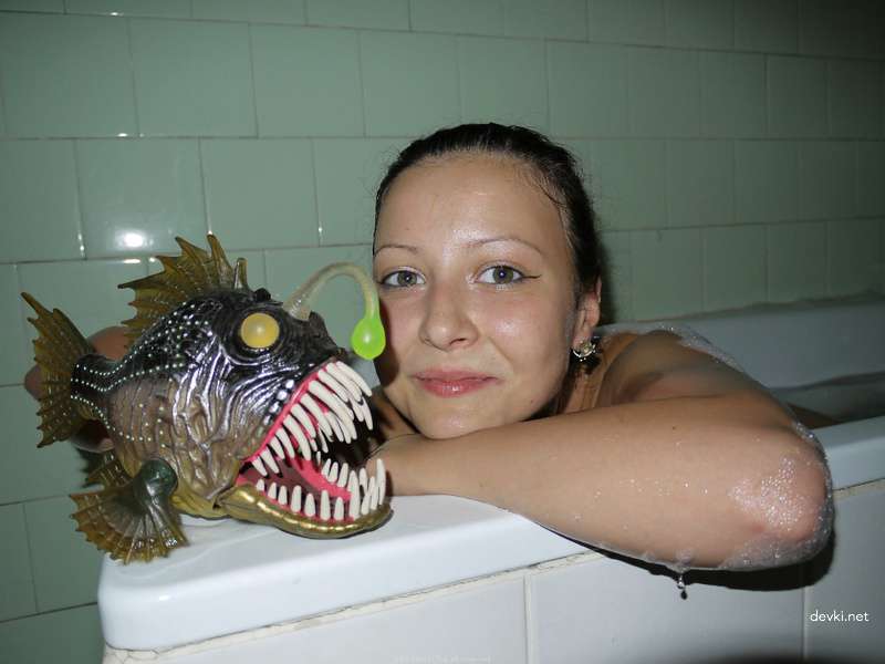 Amateur Girl Nude Bathing: Explicit Photo Shoot Uncensored