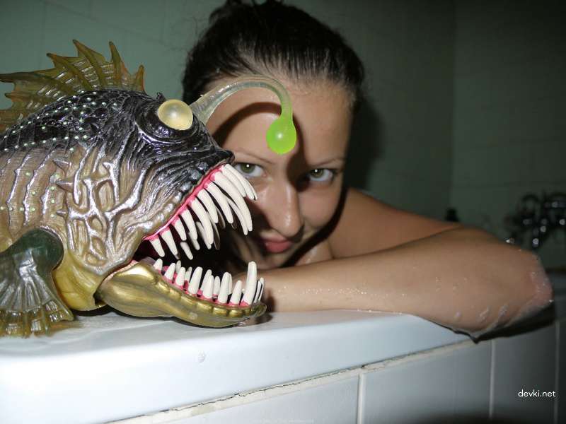 Amateur Girl Nude Bathing: Explicit Photo Shoot Uncensored
