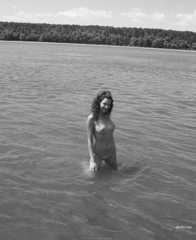 Topless Beach Babe: Explicit Amateur Sea Bathing Photo