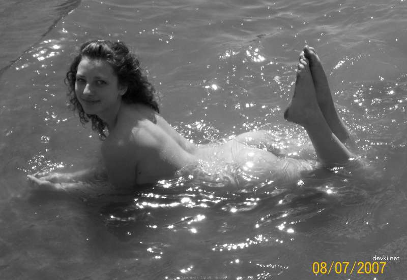 Topless Beach Babe: Explicit Amateur Sea Bathing Photo