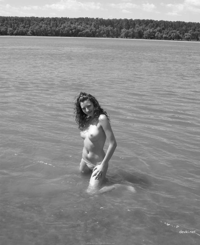 Topless Beach Babe: Explicit Amateur Sea Bathing Photo