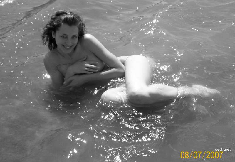 Topless Beach Babe: Explicit Amateur Sea Bathing Photo