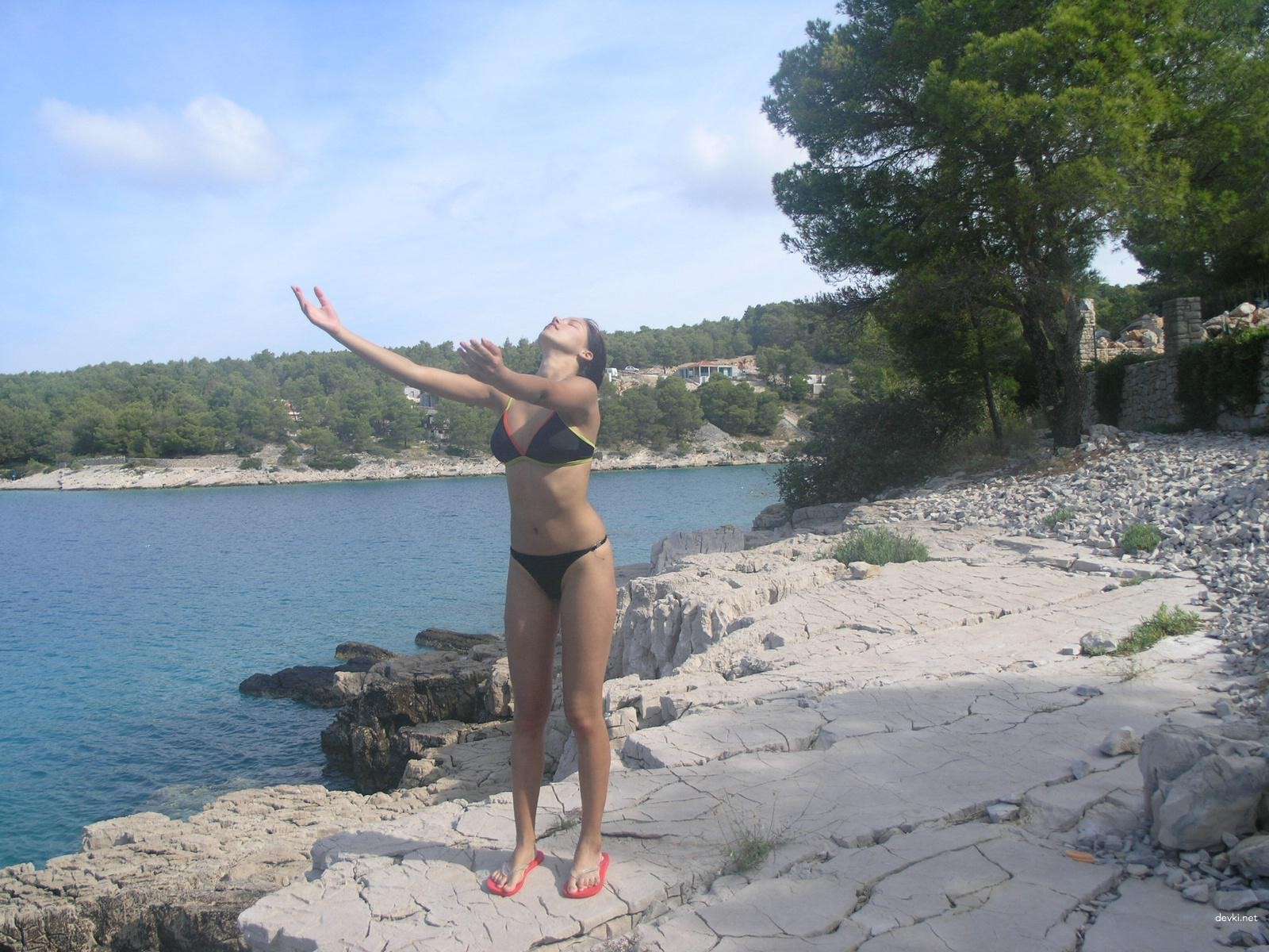 XXX Amateur Babe Goes Pantyless: Explicit Photo Shoot Uncovered