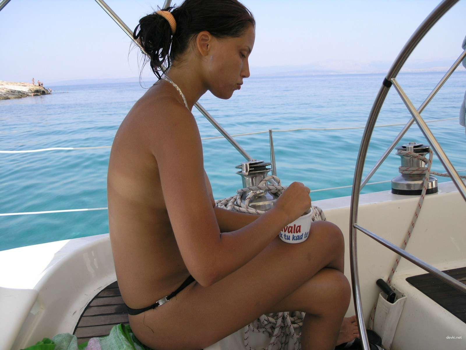 XXX Amateur Babe Goes Pantyless: Explicit Photo Shoot Uncovered
