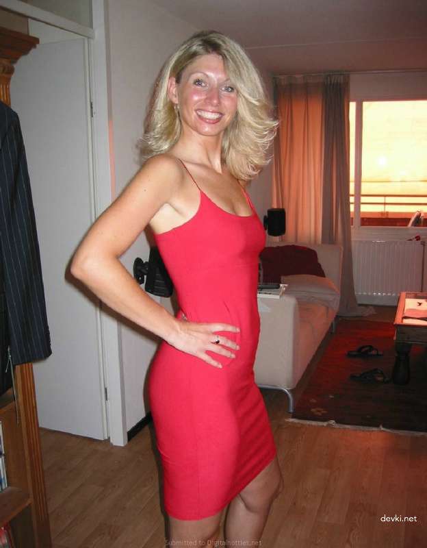 Amateur Wife Explicitly Exposed on Vacation: Hot Holiday Nudity