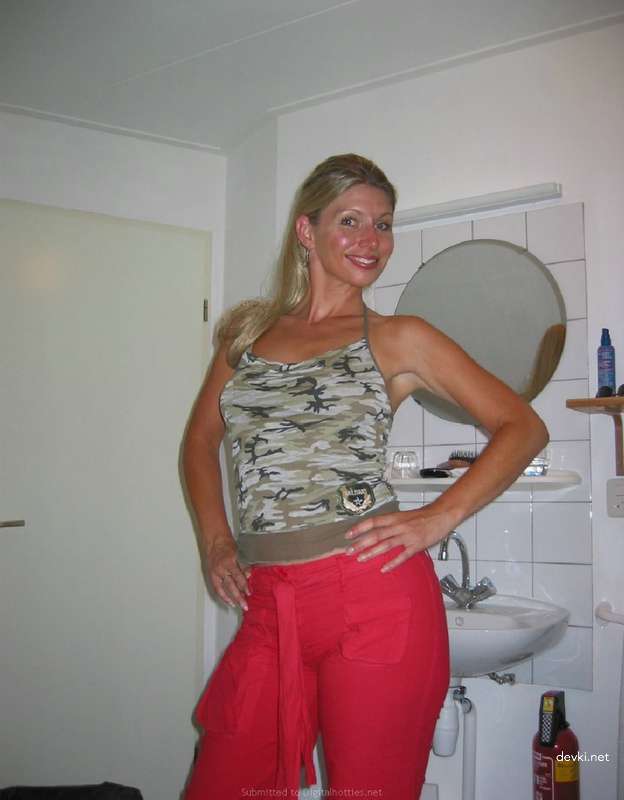 Amateur Wife Explicitly Exposed on Vacation: Hot Holiday Nudity
