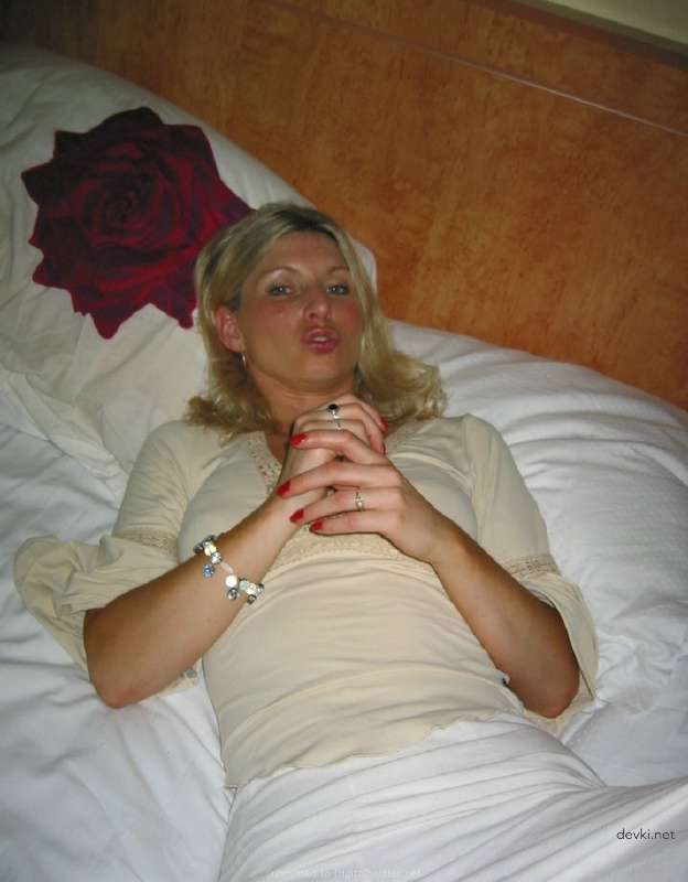 Amateur Wife Explicitly Exposed on Vacation: Hot Holiday Nudity