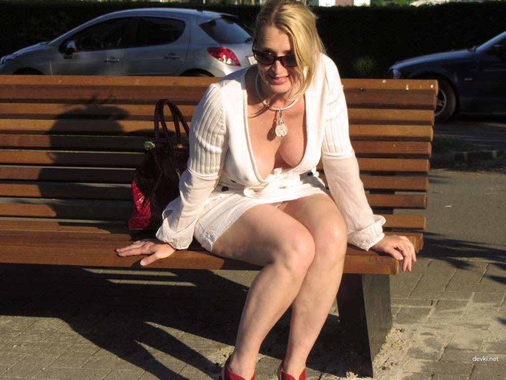 Amateur Slut Exposes Big Tits and Tight Ass in Explicit Photos