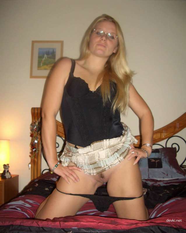 Hot Blonde Glasses Nude: Explicit Amateur Naked Photo