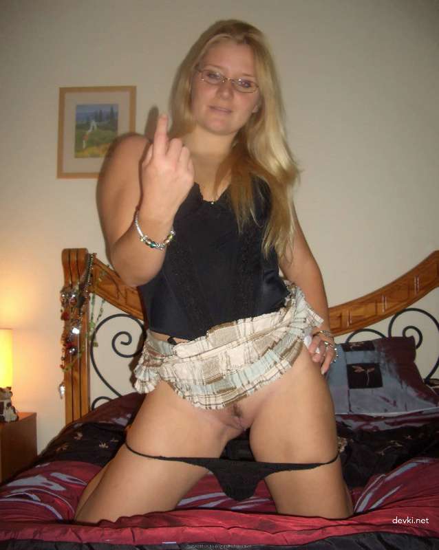 Hot Blonde Glasses Nude: Explicit Amateur Naked Photo
