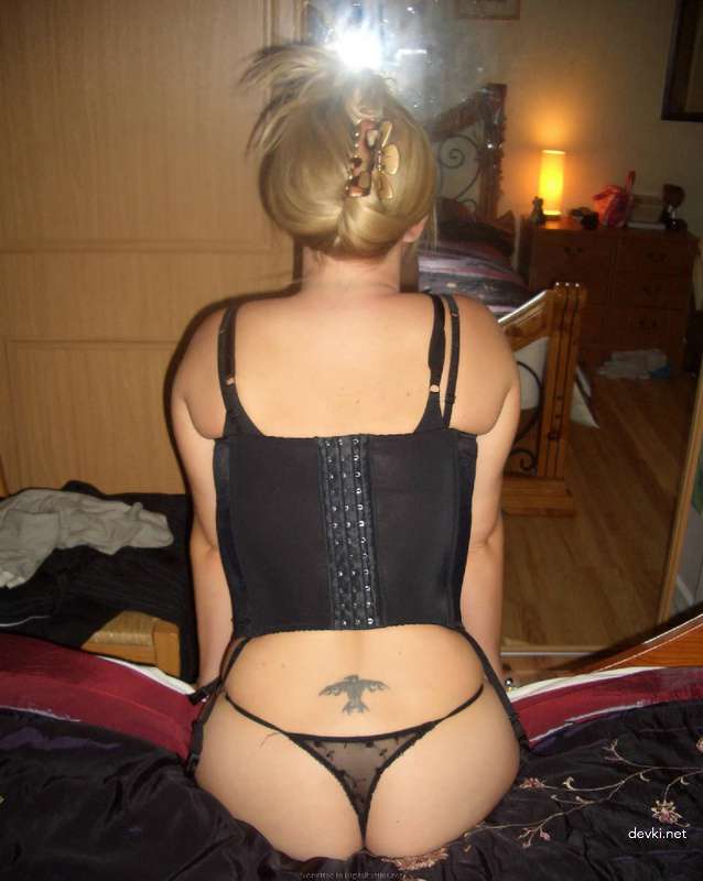 Hot Blonde Glasses Nude: Explicit Amateur Naked Photo