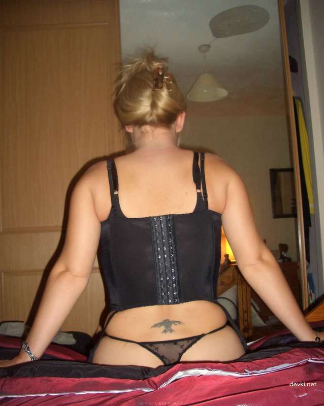 Hot Blonde Glasses Nude: Explicit Amateur Naked Photo