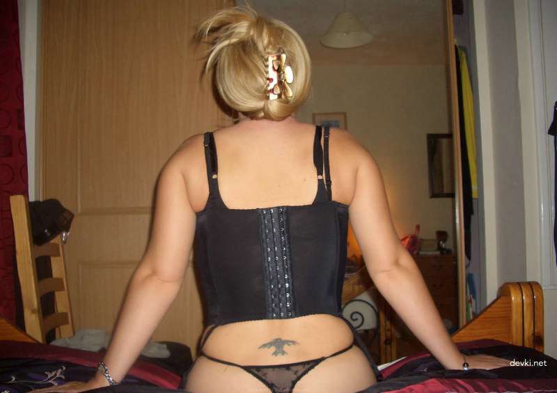 Hot Blonde Glasses Nude: Explicit Amateur Naked Photo