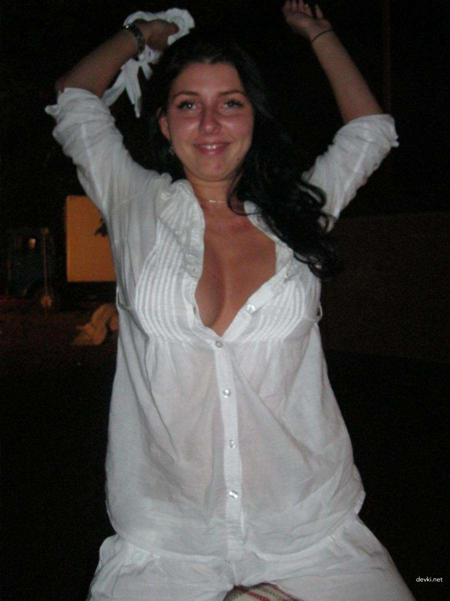 Explicit Nude Beach Amateur Girl: Hot and Uncensored Photo