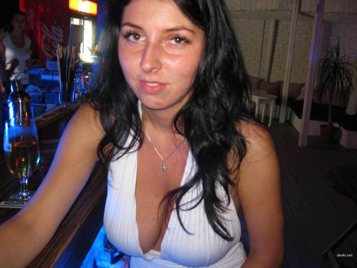 Explicit Nude Beach Amateur Girl: Hot and Uncensored Photo