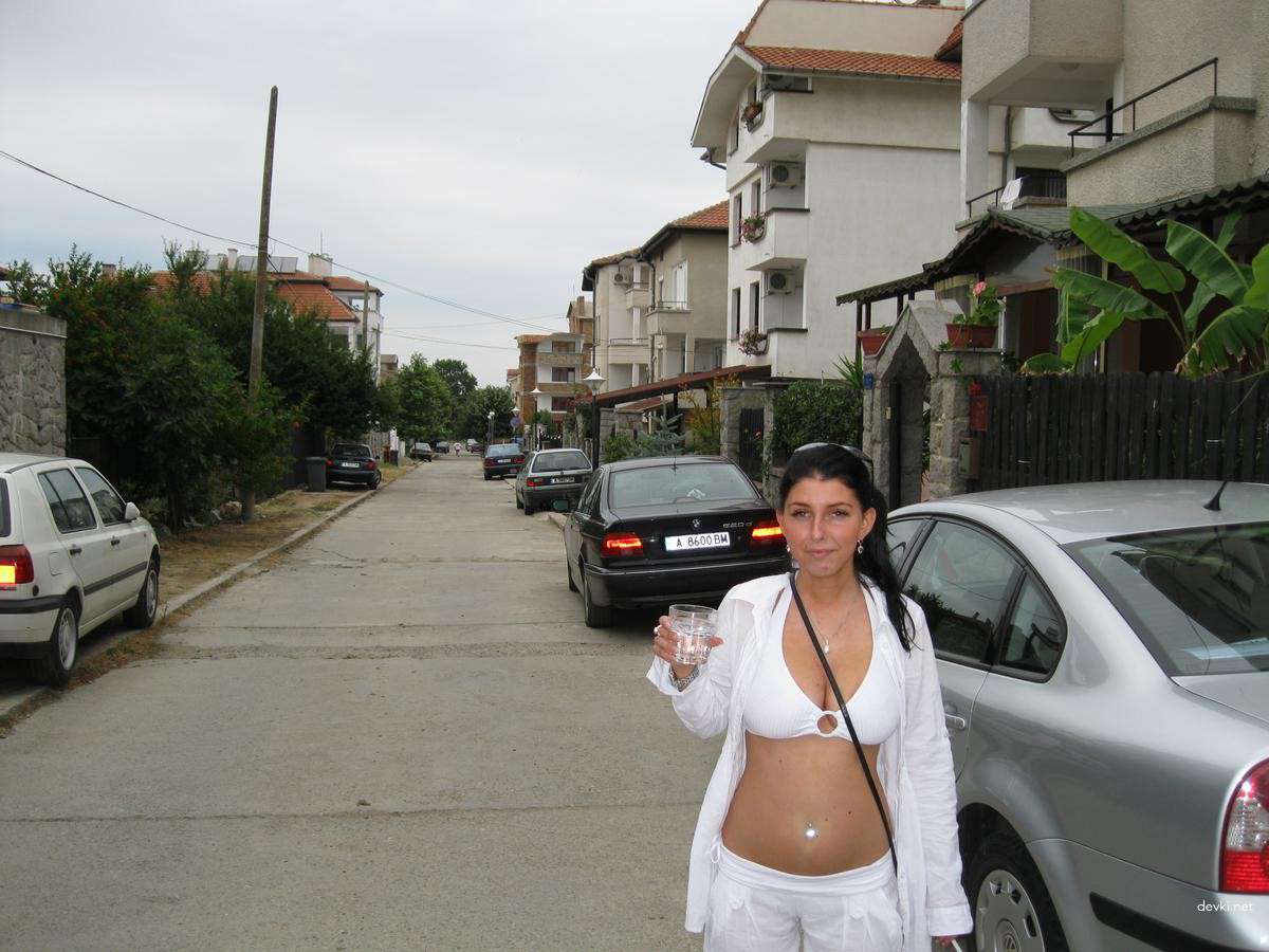 Explicit Nude Beach Amateur Girl: Hot and Uncensored Photo