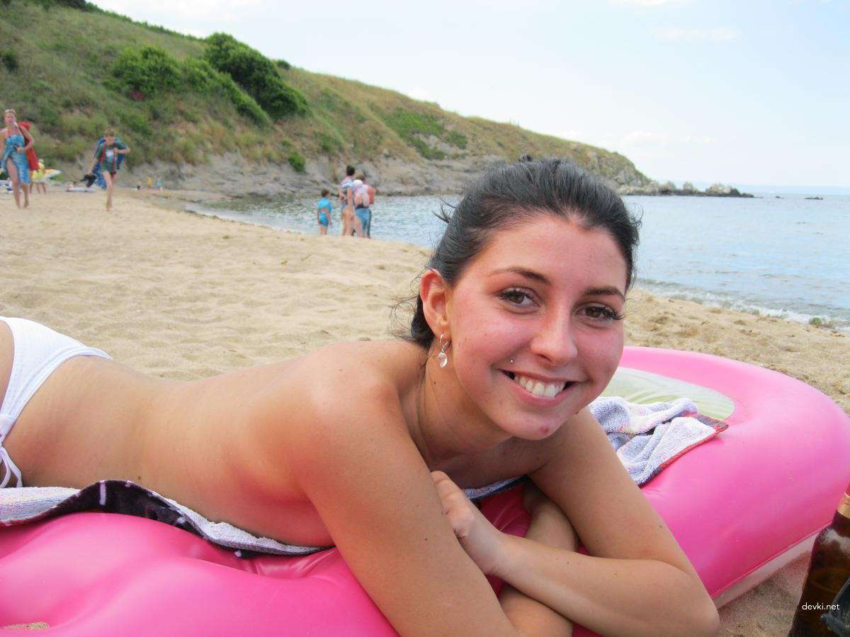 Explicit Nude Beach Amateur Girl: Hot and Uncensored Photo
