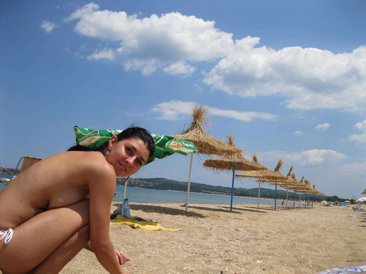Explicit Nude Beach Amateur Girl: Hot and Uncensored Photo