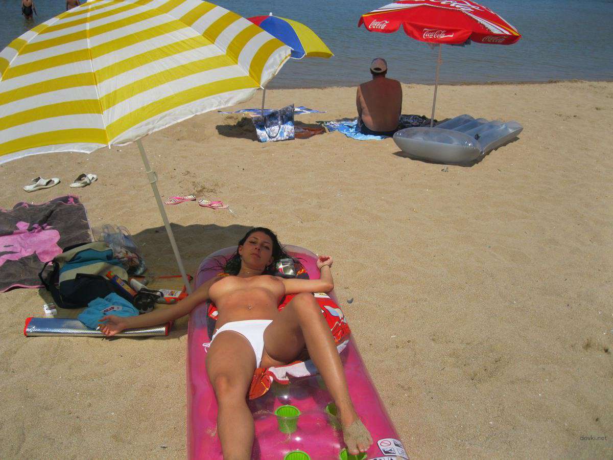 Explicit Nude Beach Amateur Girl: Hot and Uncensored Photo