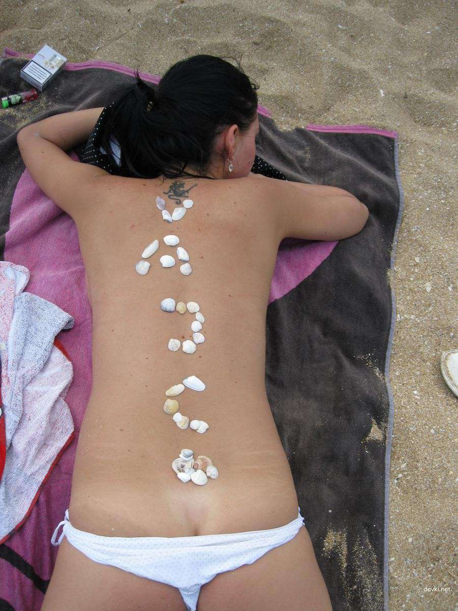 Explicit Nude Beach Amateur Girl: Hot and Uncensored Photo