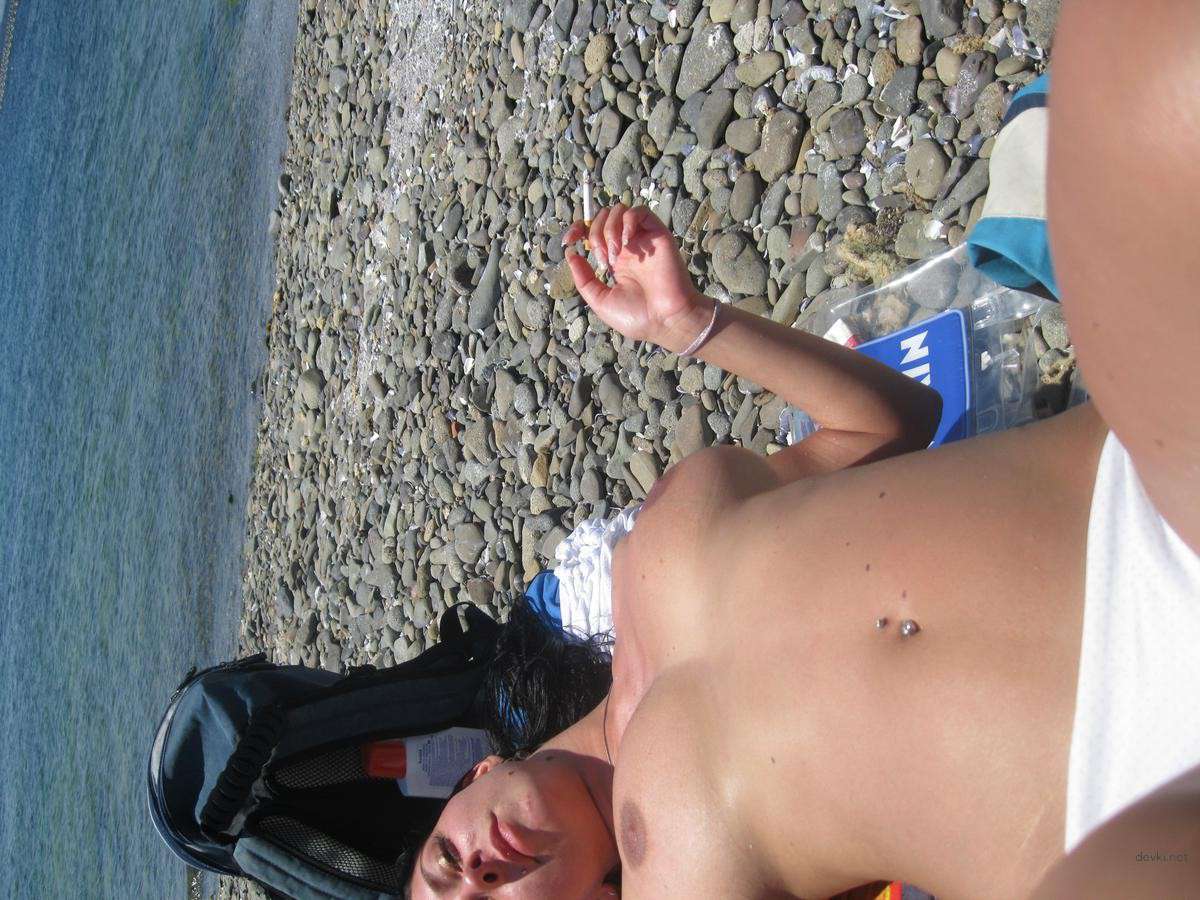 Explicit Nude Beach Amateur Girl: Hot and Uncensored Photo