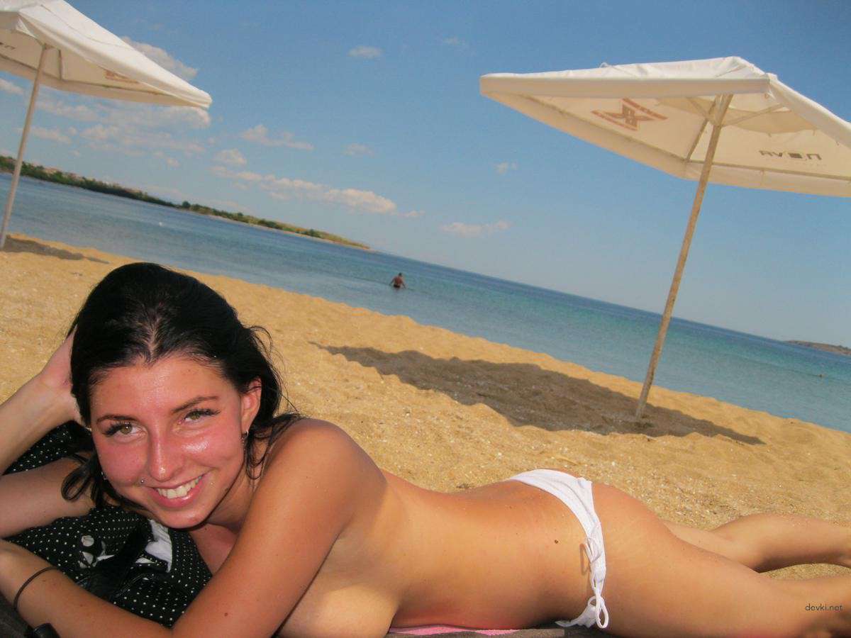 Explicit Nude Beach Amateur Girl: Hot and Uncensored Photo