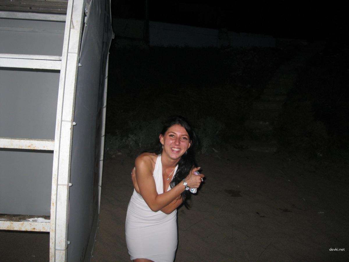 Explicit Nude Beach Amateur Girl: Hot and Uncensored Photo
