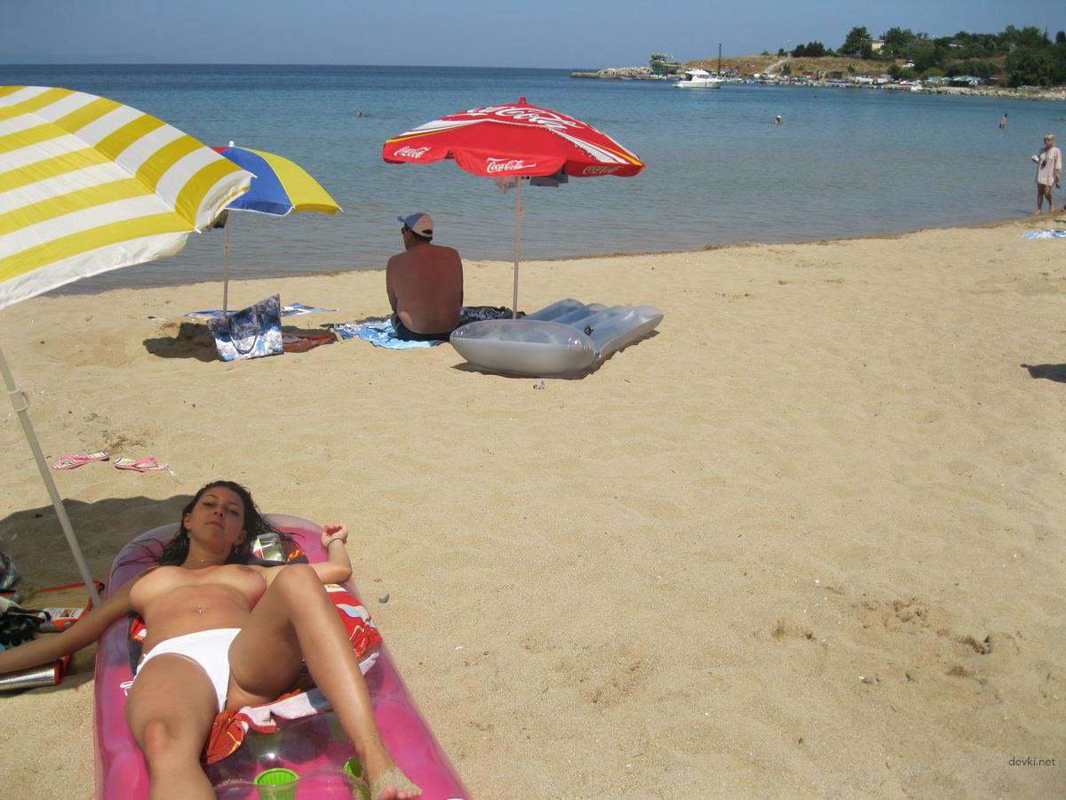 Explicit Nude Beach Amateur Girl: Hot and Uncensored Photo